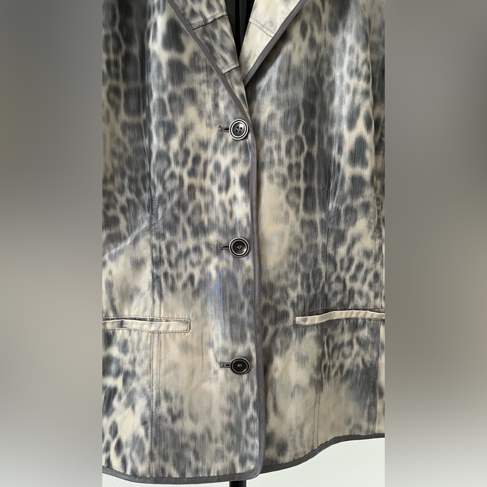 🤍  Chico’s Abstract Animal Print Blazer | Statement Jacket - Picture 7 of 11